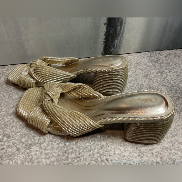 On 34th Gaiaa Gold Pleated Knot Block Heel Sandals - Size 7M (NIB) - Picture 7 of 14